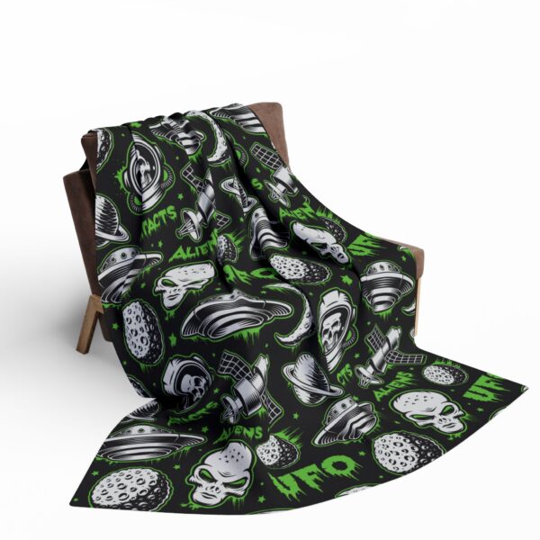 Cosmic Alien UFO Adventure Fleece Blanket - Image 12